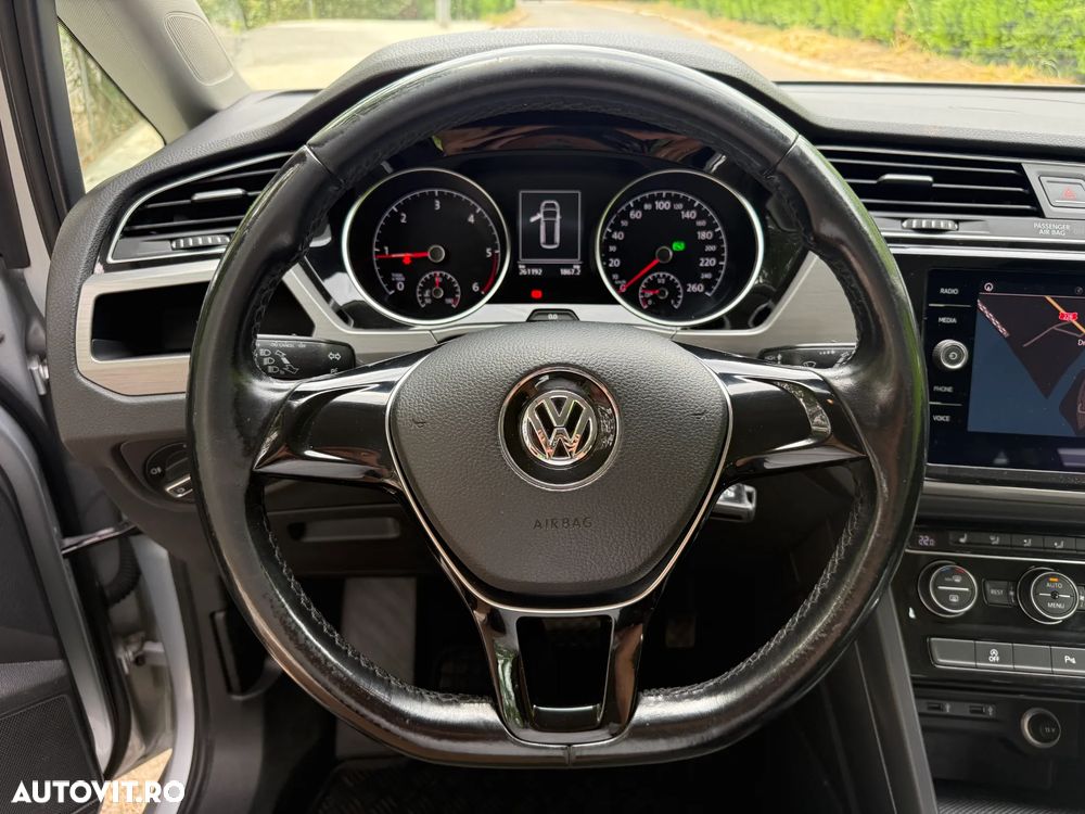 Volkswagen Touran - 18