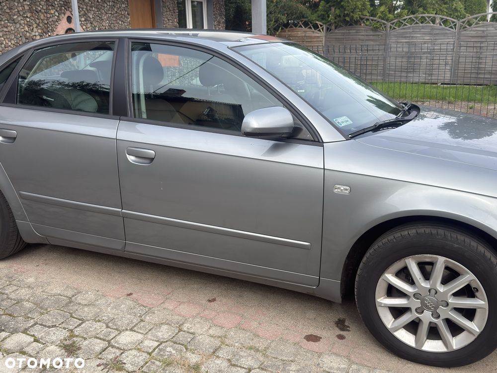 Audi A4 Limousine - 4