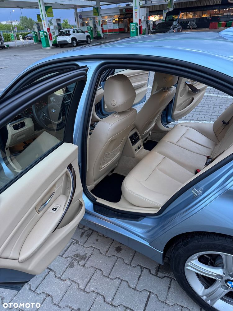 BMW Seria 3 328i xDrive - 15
