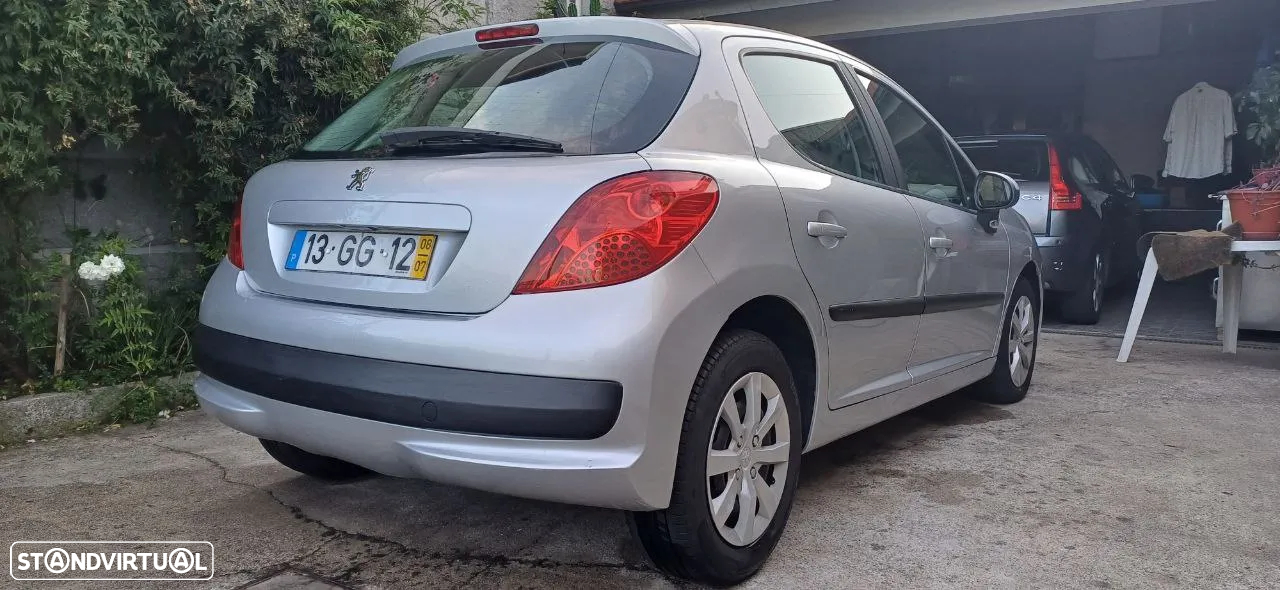 Peugeot 207 1.4 16V Trendy - 4