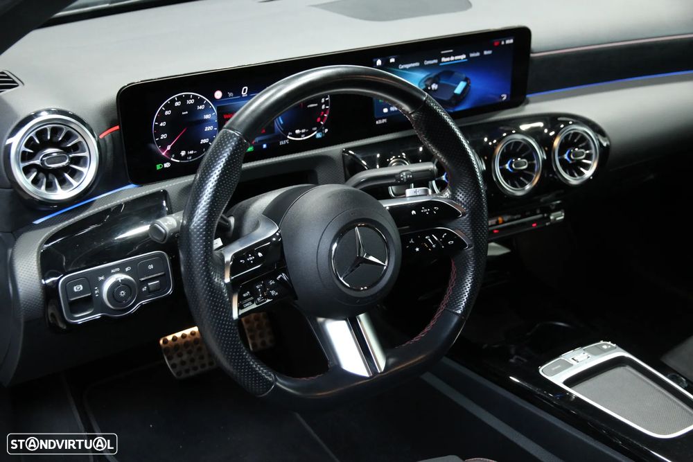 Mercedes-Benz A 250 e AMG Line - 13