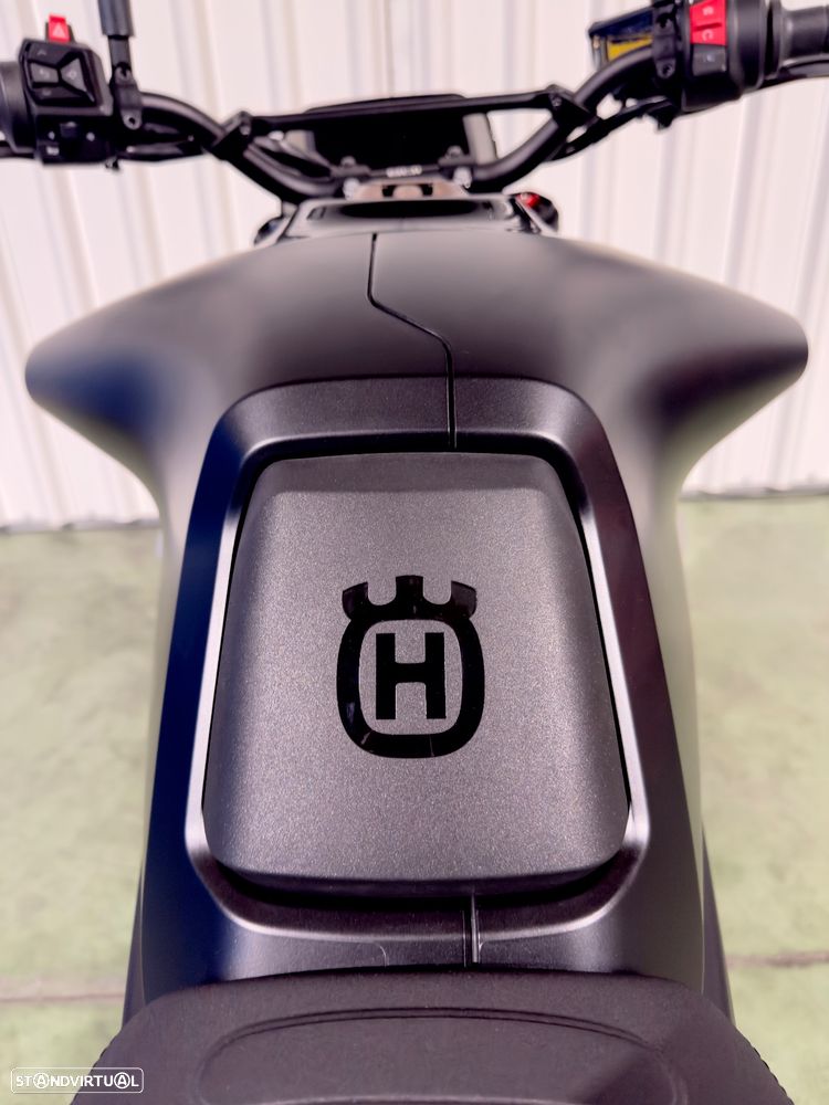 Husqvarna Svartpilen 801 - 10