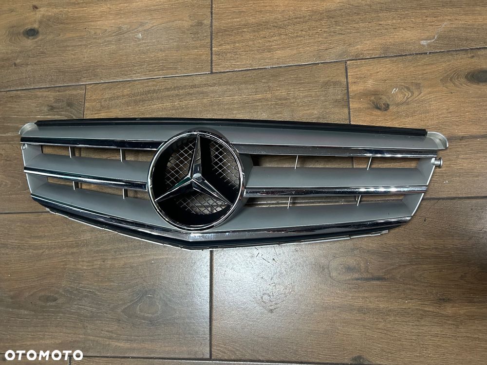 GRILL ATRAPA MERCEDES W204 AMG A2048800023 IGLA ORG