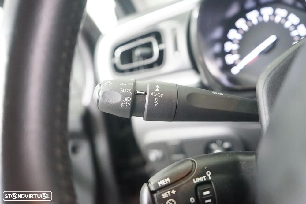 Citroën C3 1.2 PureTech Shine - 23