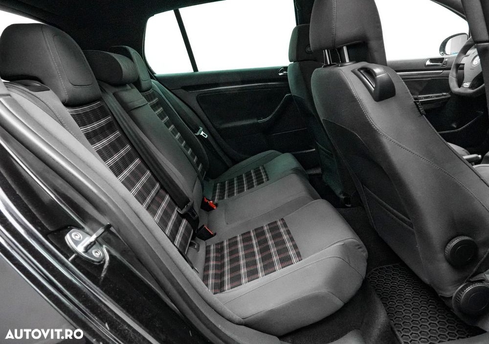 Volkswagen Golf 2.0 FSI GTI - 17