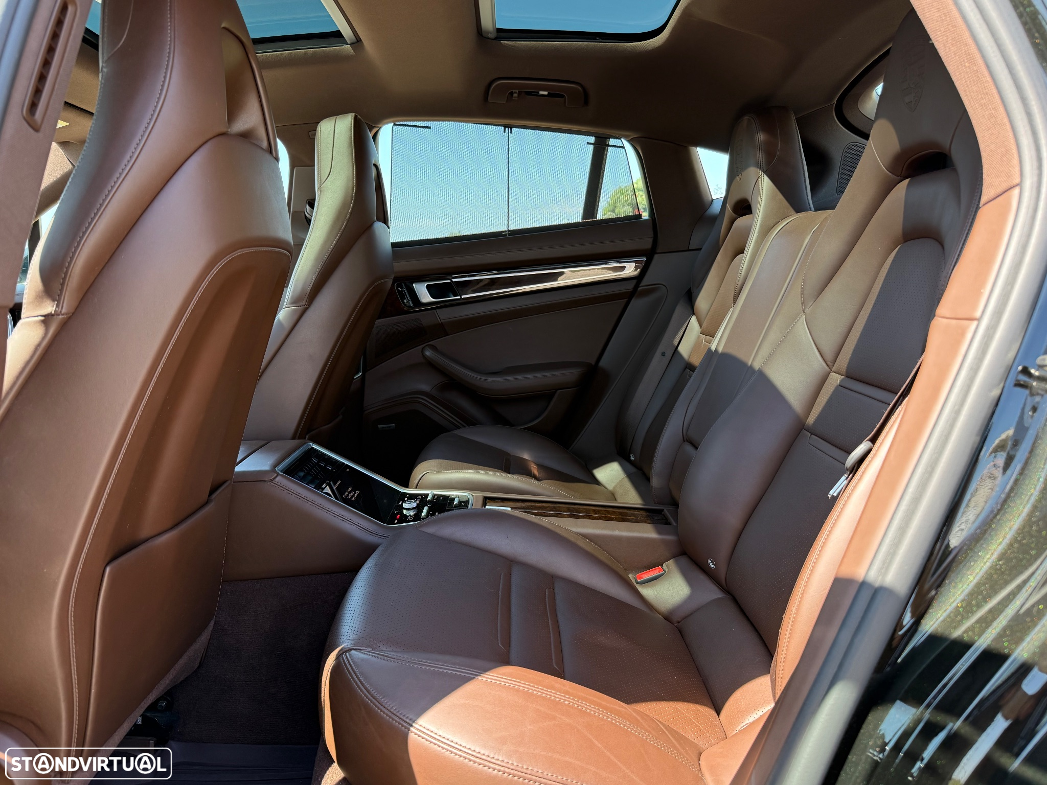 Porsche Panamera 4 E-Hybrid - 16