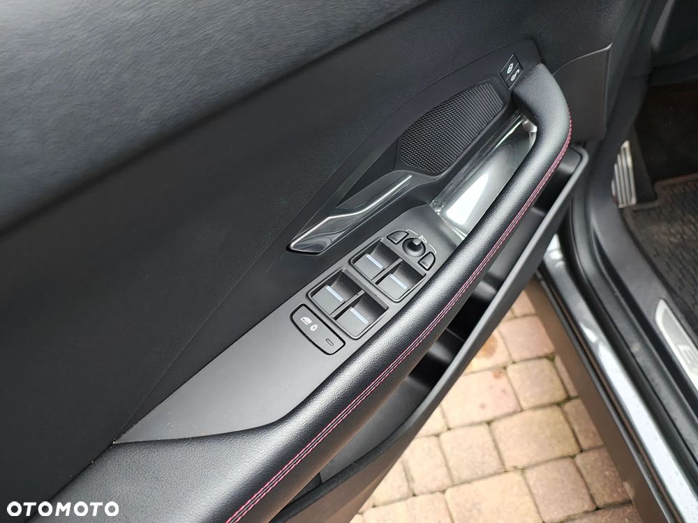 Jaguar E-Pace P250 AWD R-Dynamic HSE - 9