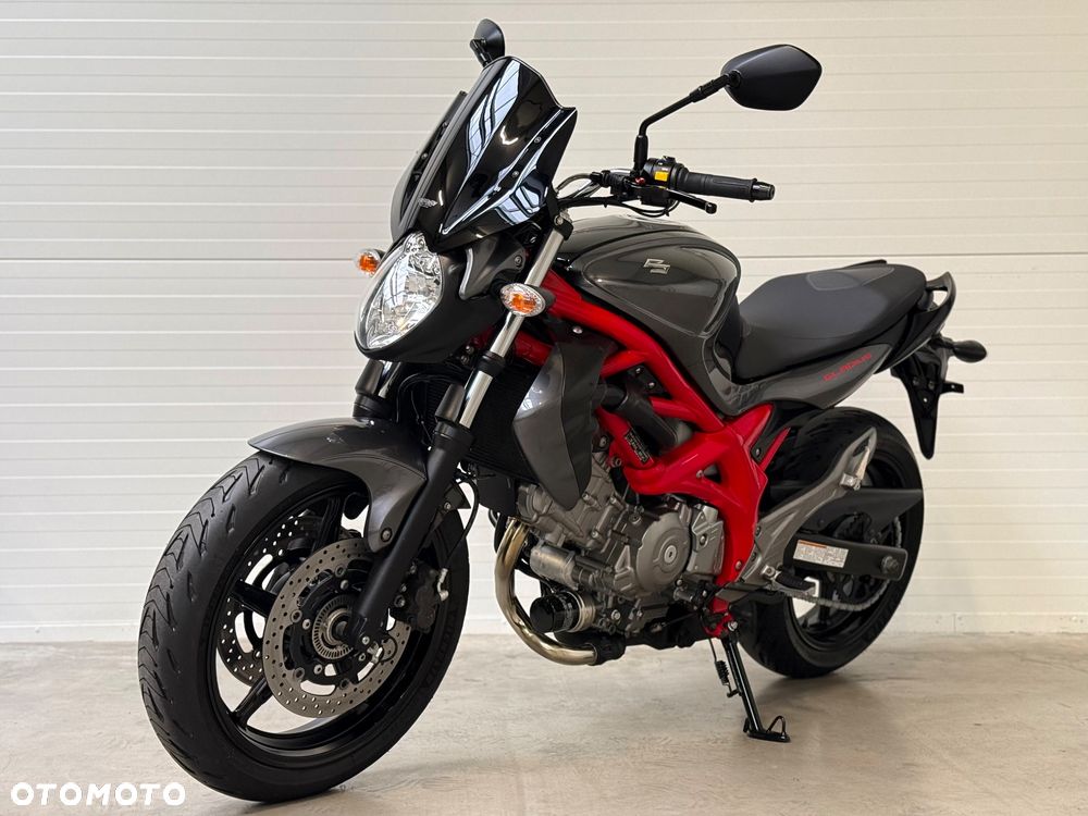 Suzuki Gladius - 7