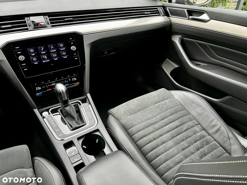 Volkswagen Passat Variant 2.0 TDI SCR DSG 4Motion Elegance - 14