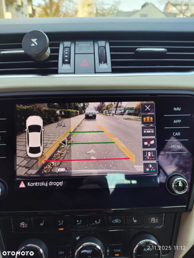 Skoda Octavia 2.0 TDI 4x4 L&K DSG - 10