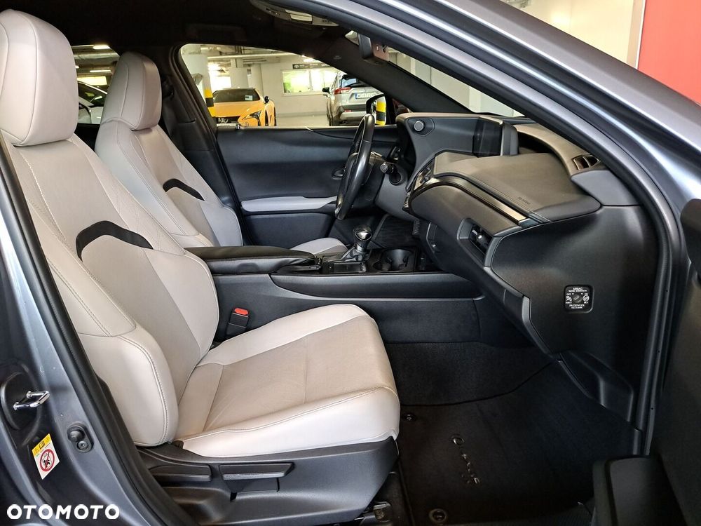 Lexus UX - 16
