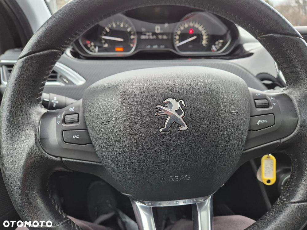 Peugeot 2008 1.2 Pure Tech GPF Allure S&S EAT6 - 7