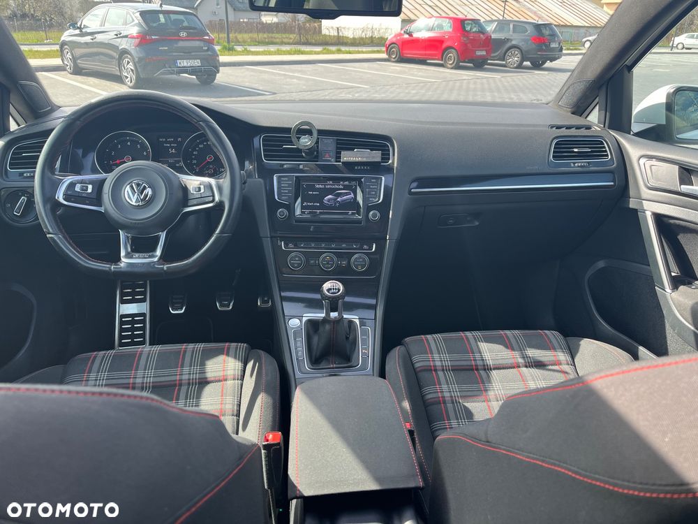 Volkswagen Golf - 12