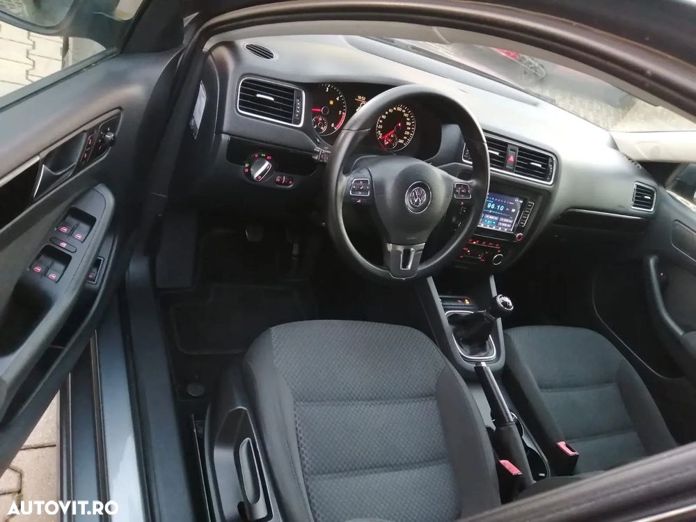 Volkswagen Jetta - 5