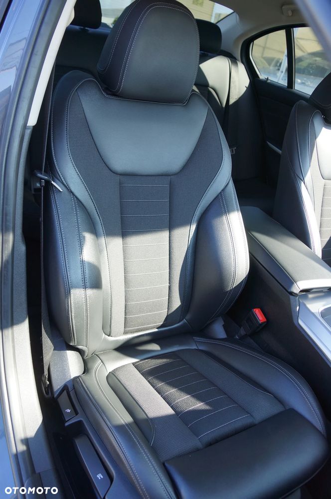 BMW Seria 3 320d xDrive Sport Line - 30