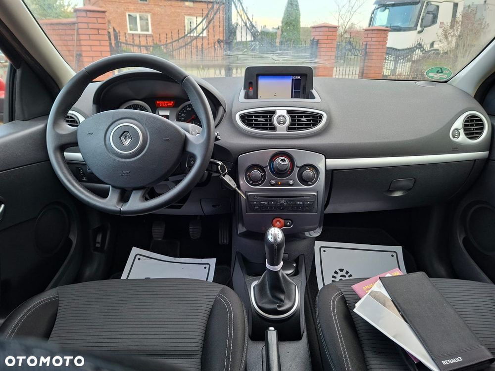 Renault Clio 1.2 16V 75 TomTom Edition - 10