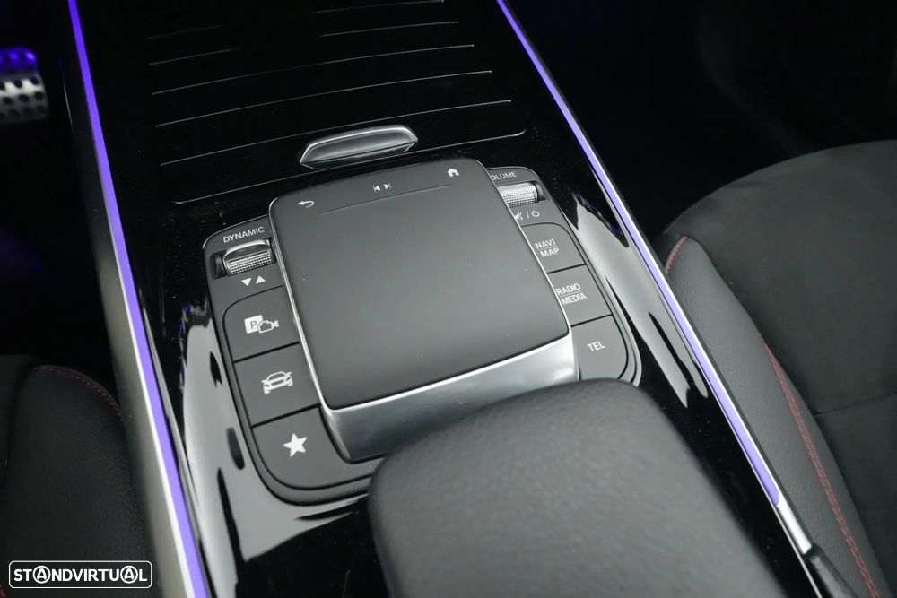 Mercedes-Benz GLA 180 d AMG Line - 23