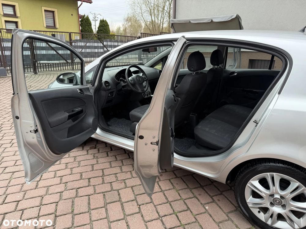 Opel Corsa 1.2 16V Essentia - 28