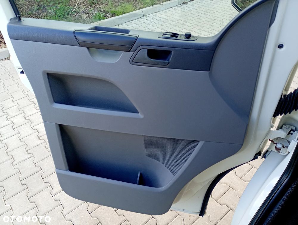 Volkswagen TRANSPORTER T5 XI.2009r. MAX WYSOKI 1,9 TDI 102KM KLIMATYZACJA NOWE SPRZĘGŁO I ROZRZĄD PRZEGLĄD NA ROK ZERO RDZY 3 OSOBOWY STAN TECHNICZNY WZOROWY ŁADOWNOŚĆ 1385 KG BEZWYPADKOWY VAT1 ELEKTR. SZYBY I LUSTERKA - 15