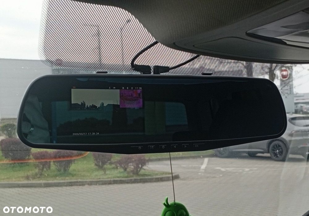 Volkswagen Touran - 33