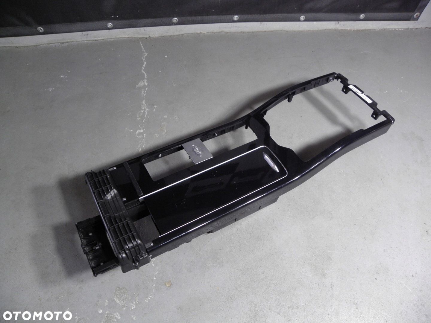 RANGE ROVER L405 // PANEL TUNEL ŚRODKOWY UCHWYT NA KUBKI - 1