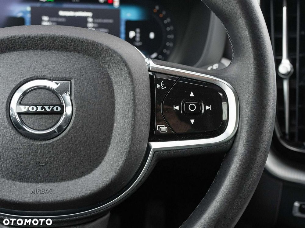 Volvo XC 60 B4 B Plus Dark - 15