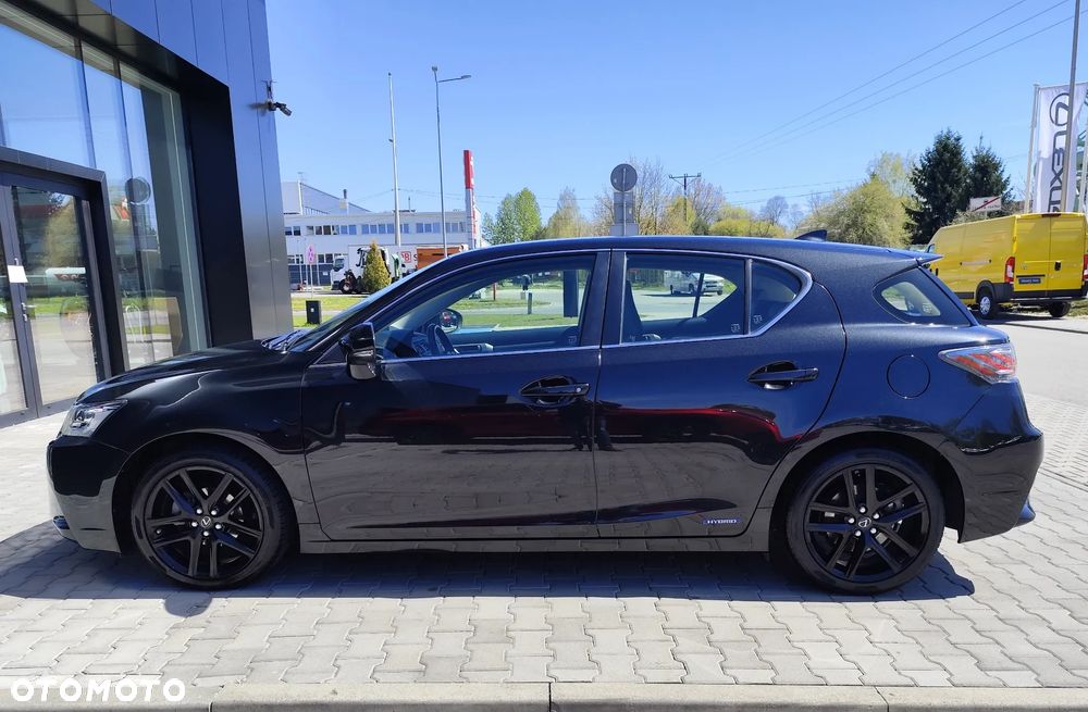 Lexus CT - 9