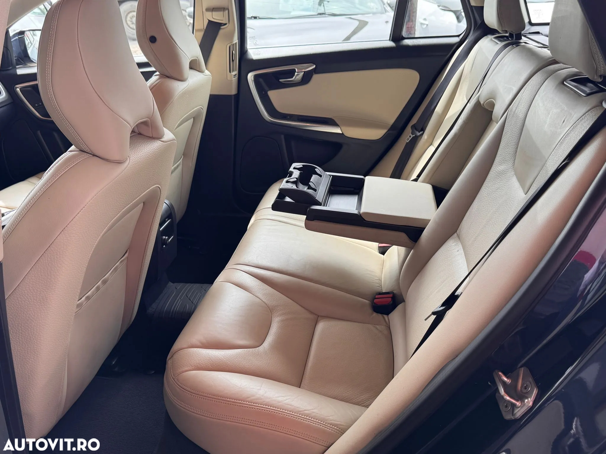 Volvo V60 D6 Plug-In-Hybrid AWD Geartronic Summum - 9