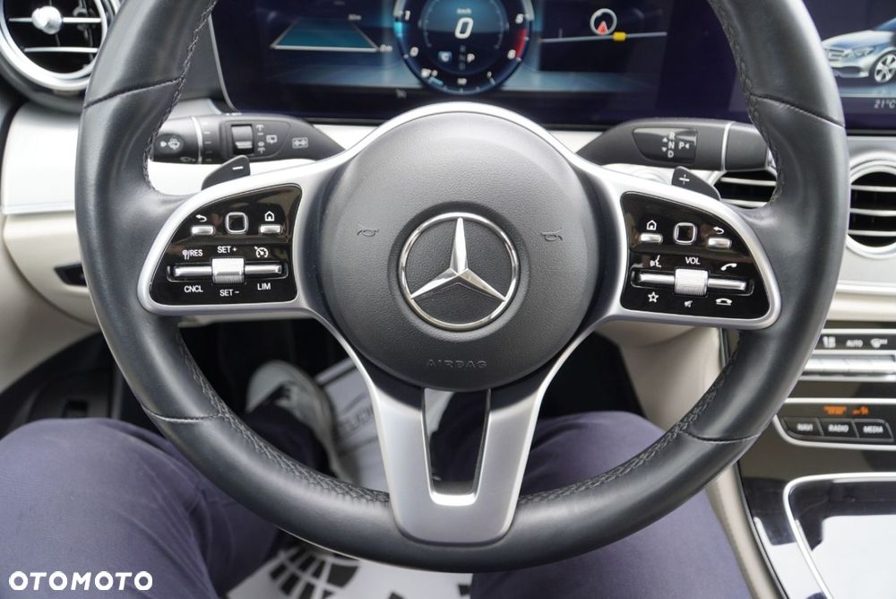 Mercedes-Benz Klasa E 220 d 4Matic 9G-TRONIC Exclusive - 12