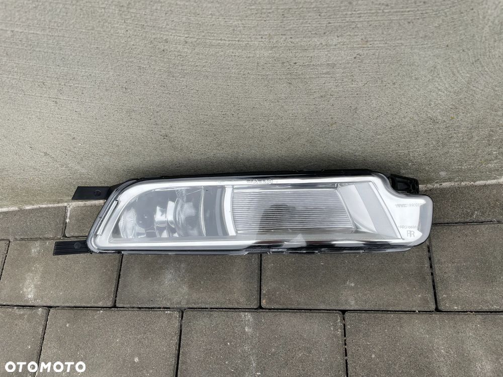 LAMPA PRAWA DZIENNA VW PASSAT B8  2014-2019 - NOWA - 1