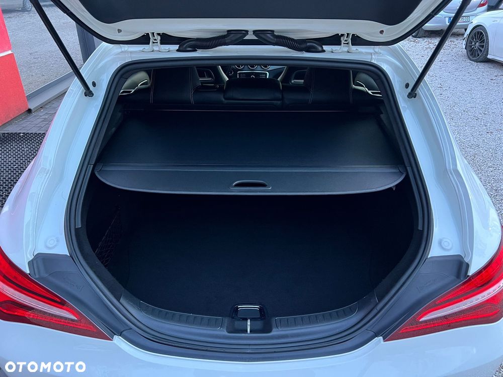 Mercedes-Benz CLA Shooting Brake 180 7G-DCT Urban - 26