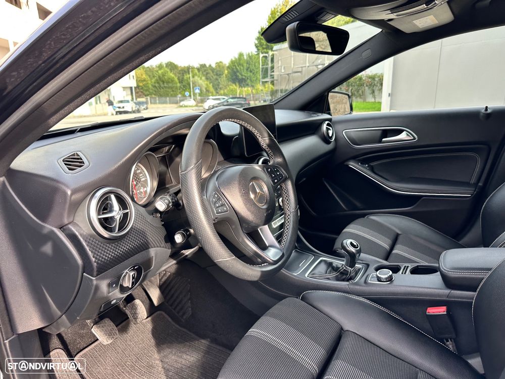 Mercedes-Benz A 180 d AMG Line - 27