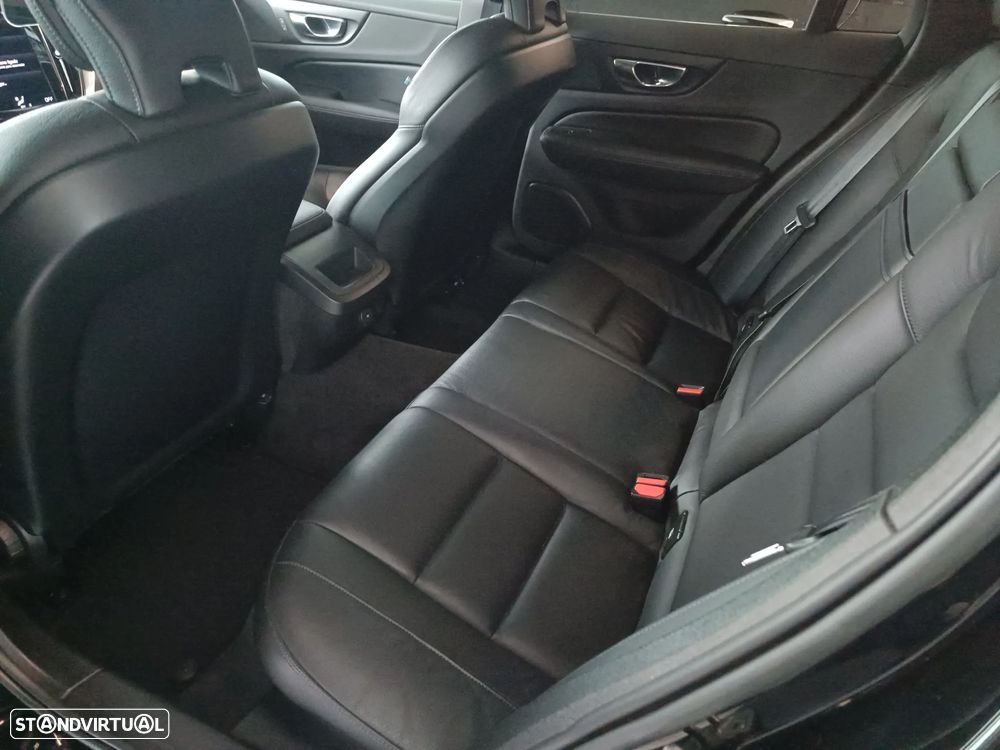 Volvo V60 2.0 B4 Plus Dark Auto - 17