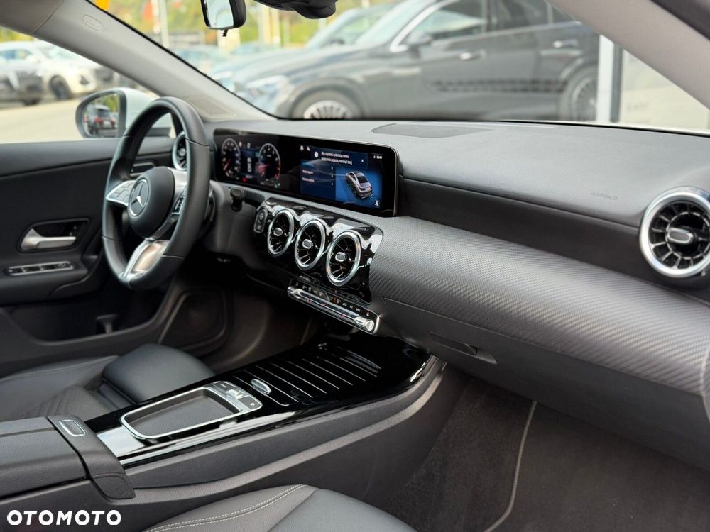 Mercedes-Benz CLA 200 Progressive 7G-DCT - 19