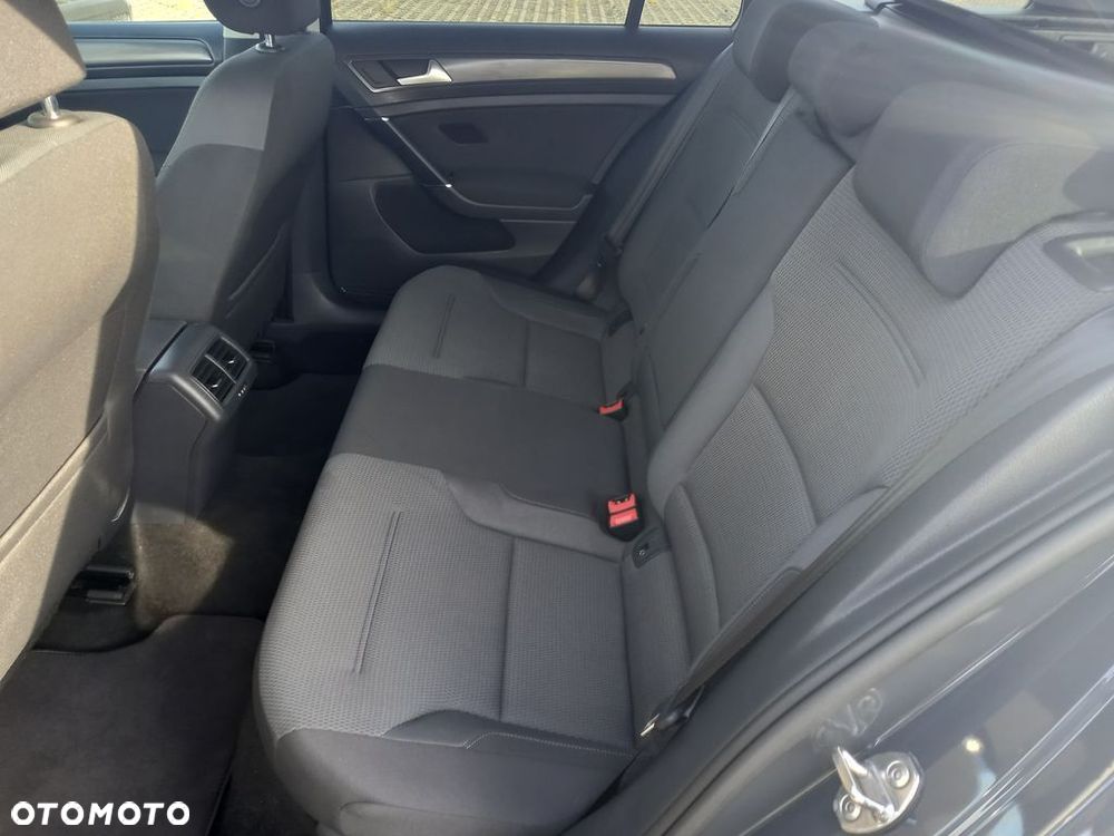 Volkswagen Golf - 23