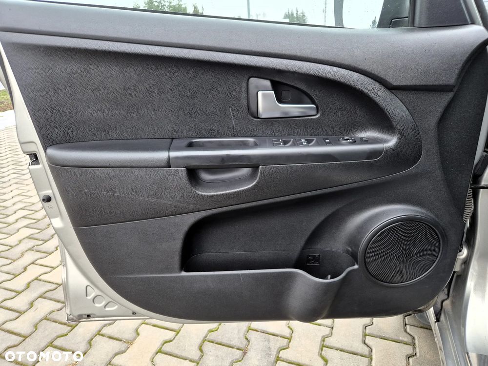 Kia Venga 1.6 L - 10