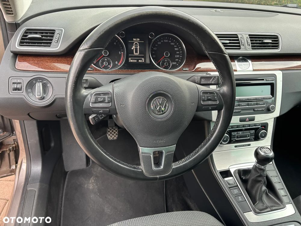Volkswagen Passat Variant 2.0 TDI BlueMotion Technology Comfortline - 17