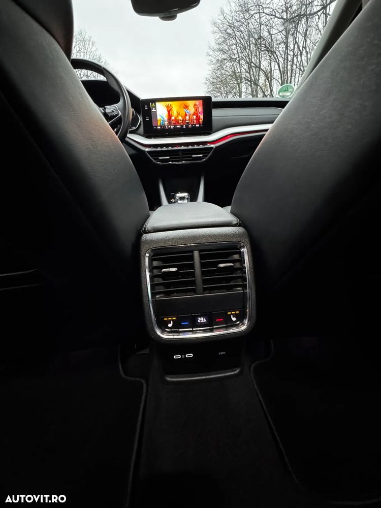 Skoda Octavia Combi 2.0 TDI DSG Exclusive Plus - 27