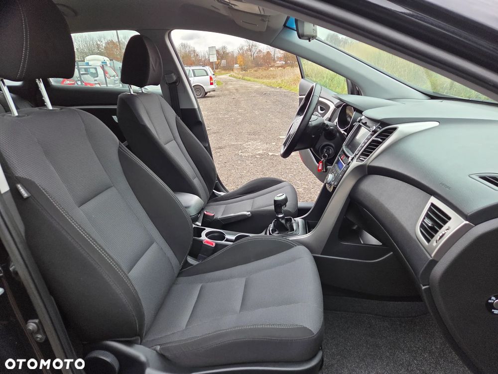 Hyundai i30 blue 1.6 CRDi Style - 14