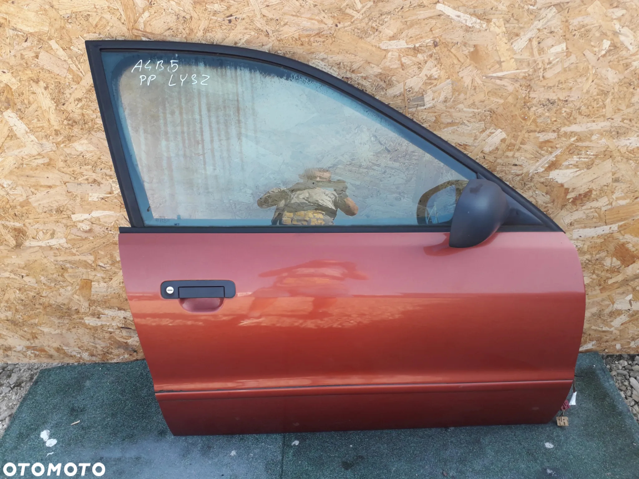 Drzwi prawy przód Audi A4B5 LY3Z - 2