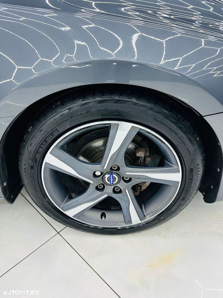 Volvo V40 D2 R Design - 31