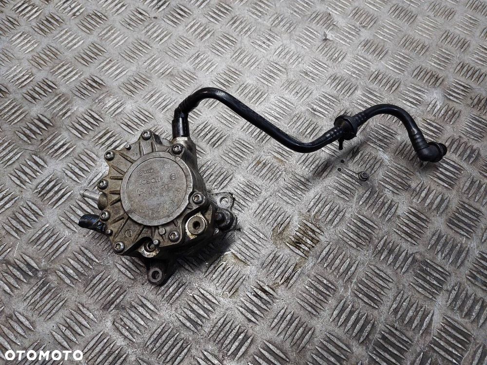 POMPA VACUM + PRZEWÓD SERWA OCTAVIA II 2.0 TDI 03G145209C 1K0612041DC - 1