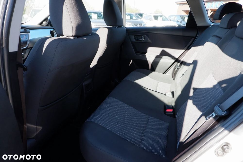 Toyota Auris 1.8 HSD Luna - 29