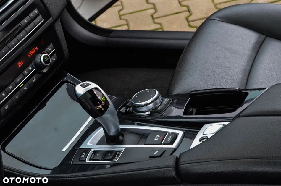 BMW Seria 5 520d Touring Luxury Line - 31