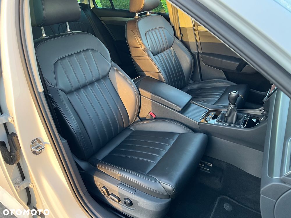 Skoda Superb 2.0 TDI Premium Edition - 28