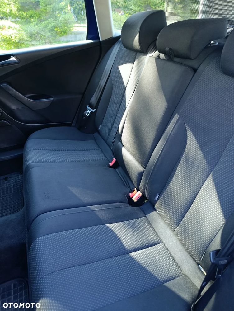Volkswagen Passat - 14