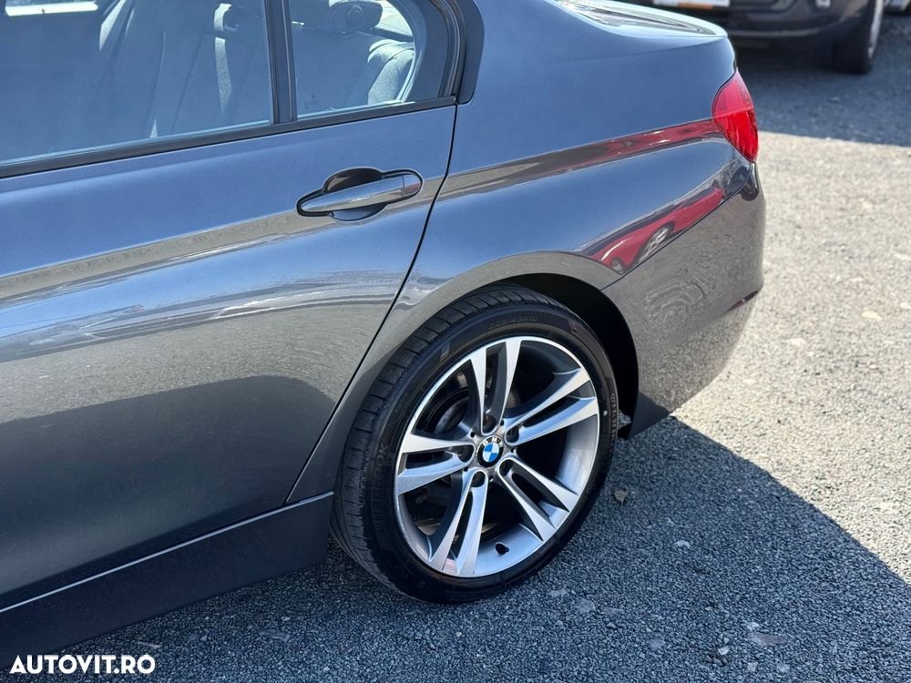 BMW Seria 3 320d xDrive - 29