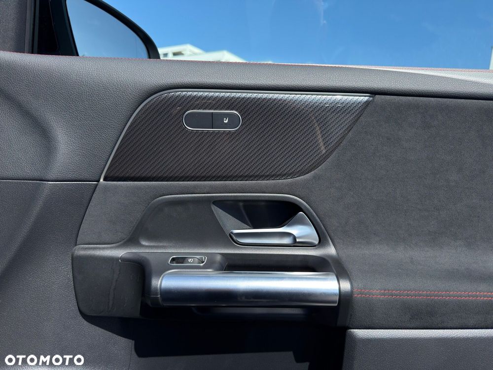 Mercedes-Benz GLA 200 d AMG Line - 31