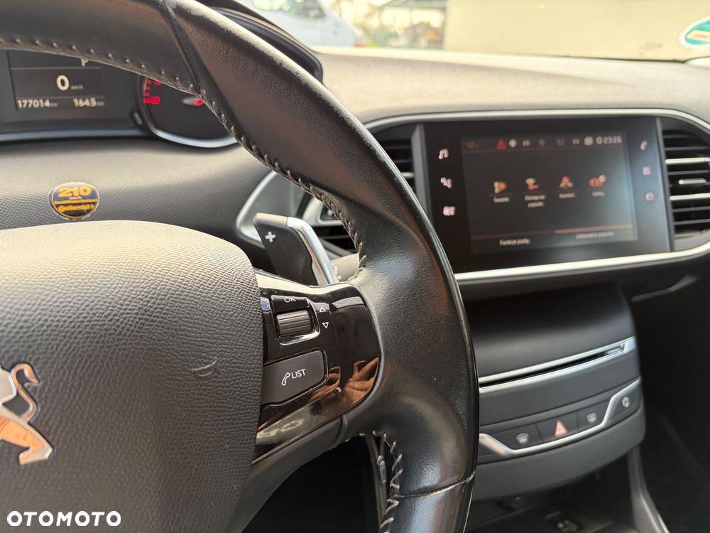 Peugeot 308 BlueHDi 130 EAT8 Black Edition - 31