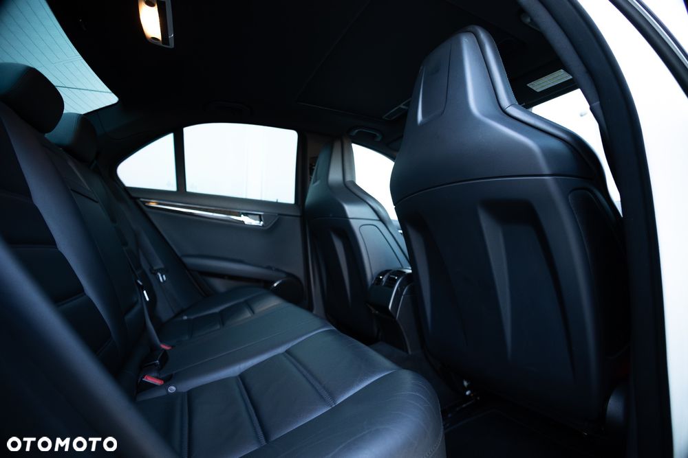 Mercedes-Benz Klasa C 63 AMG 7G-TRONIC - 16